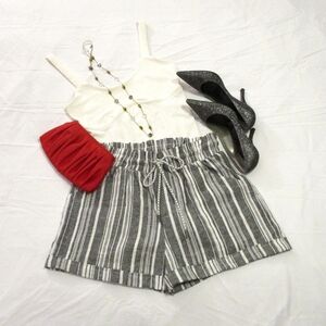 GREY BLACK WHITE VERTICAL STRIPE SHORTS – SIZE M (M/L) – NWT